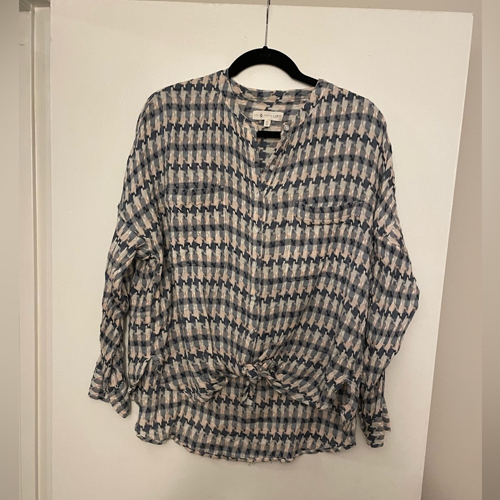 Light weight summer blouse. From the loft size medium